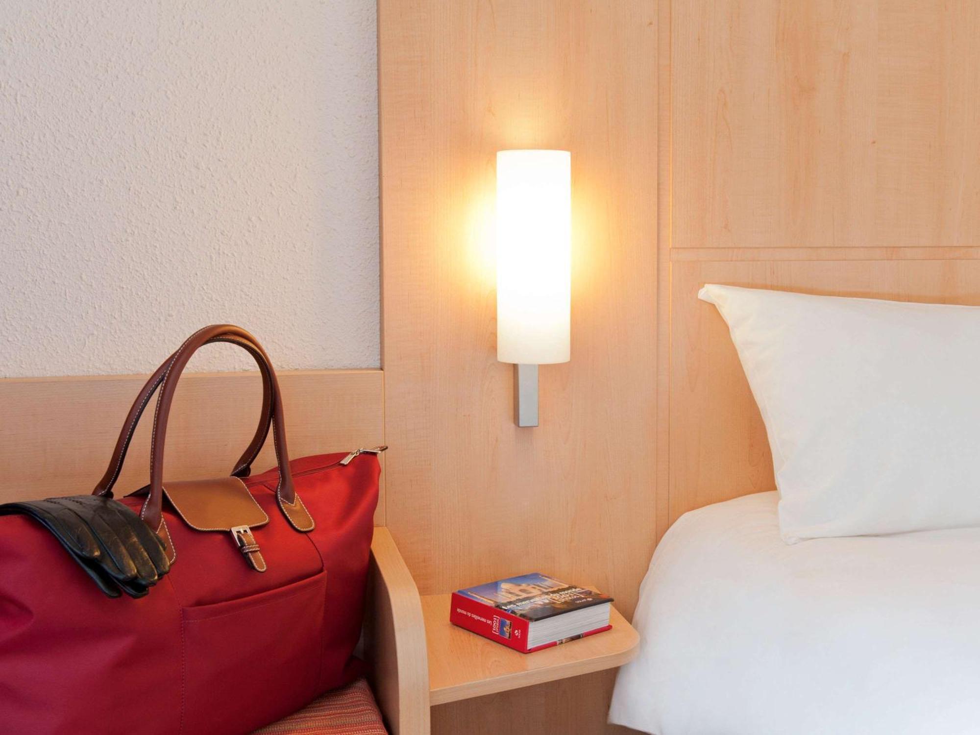 Ibis Lille Centre Gares Hotell Exteriör bild